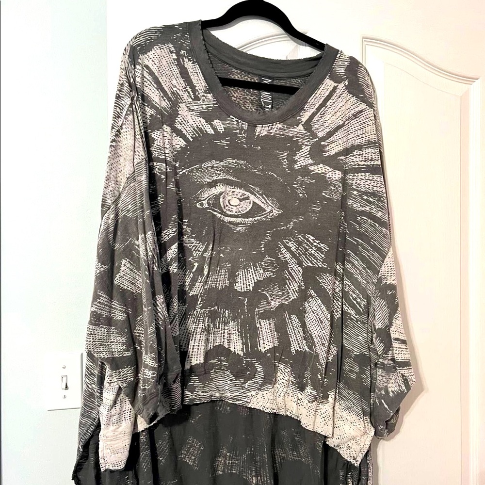 Magnolia Pearl evil eye hi-lo top in Ozzy. Mint condition. Worn once.